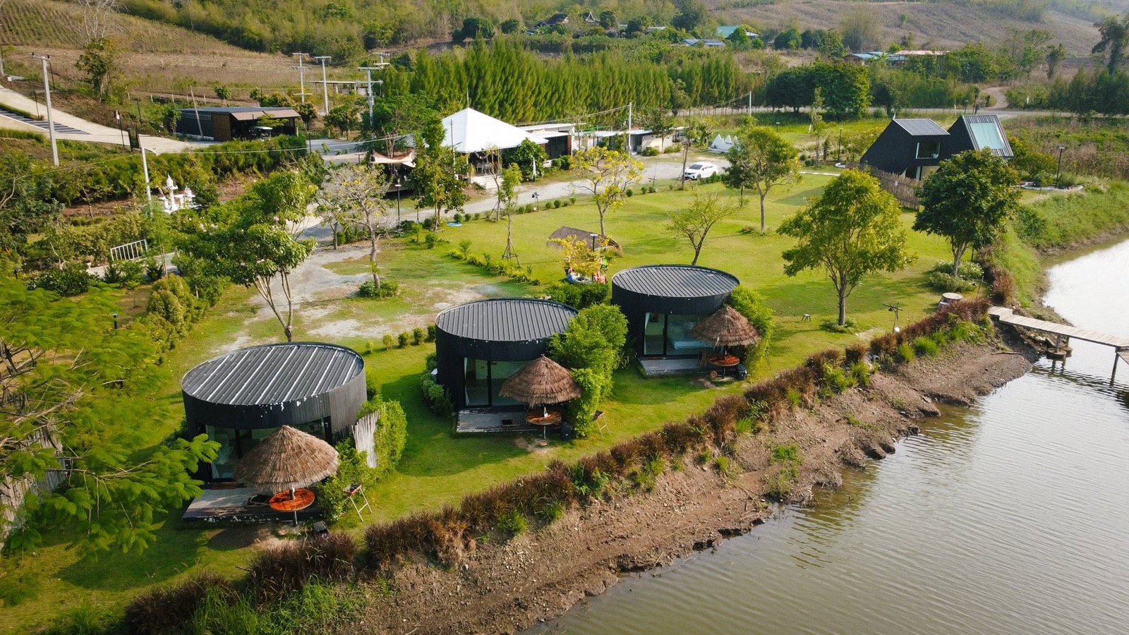 Riverdale Glamping มุมสูงริมอ่างเก็บน้ำ